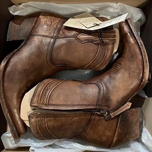 Womens Ariat boots 8.5